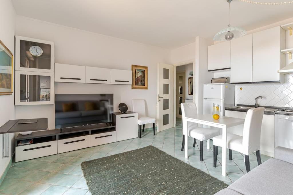Thekeystudio, La Casa Del Mare Azzurro With Seaview Ventimiglia Eksteriør billede