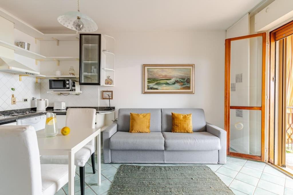 Thekeystudio, La Casa Del Mare Azzurro With Seaview Ventimiglia Eksteriør billede